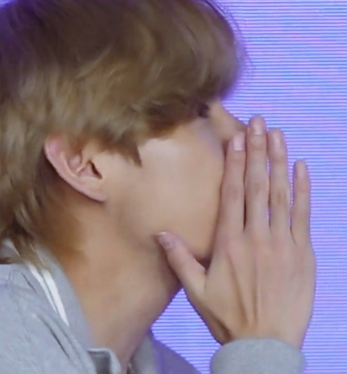 CourtonBTS's tweet photo. All the details to the tiny, little details.
#Taehyung #Runbts115 #BTSV #BTS #TAEHYUNG𓃬 https://t.co/GqmVjKYsm3
