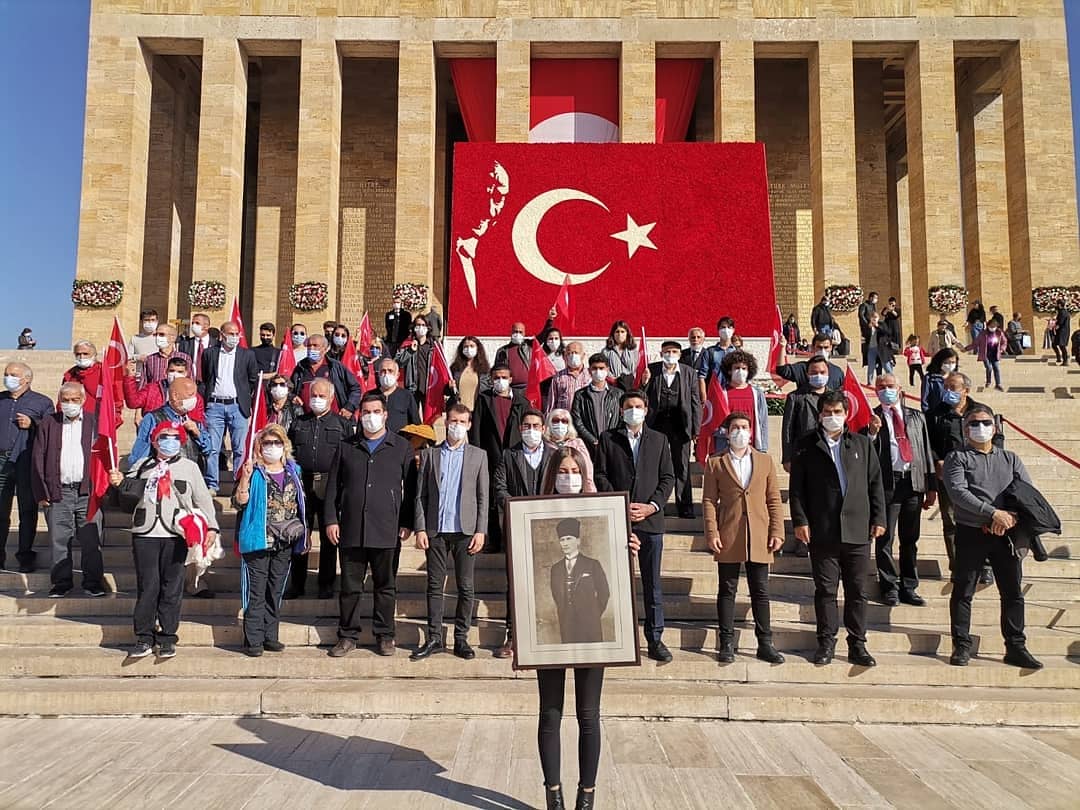 Yasta Değil Ayaktayız, 10 Kasım'da Görev Başındayız!

Genel Sekreterimiz Okan Özkan'ın önderliğinde Atatürk'ü anmak için Anıtkabir'i ziyaret ettik. 

#Atamİzindeyiz 🇹🇷