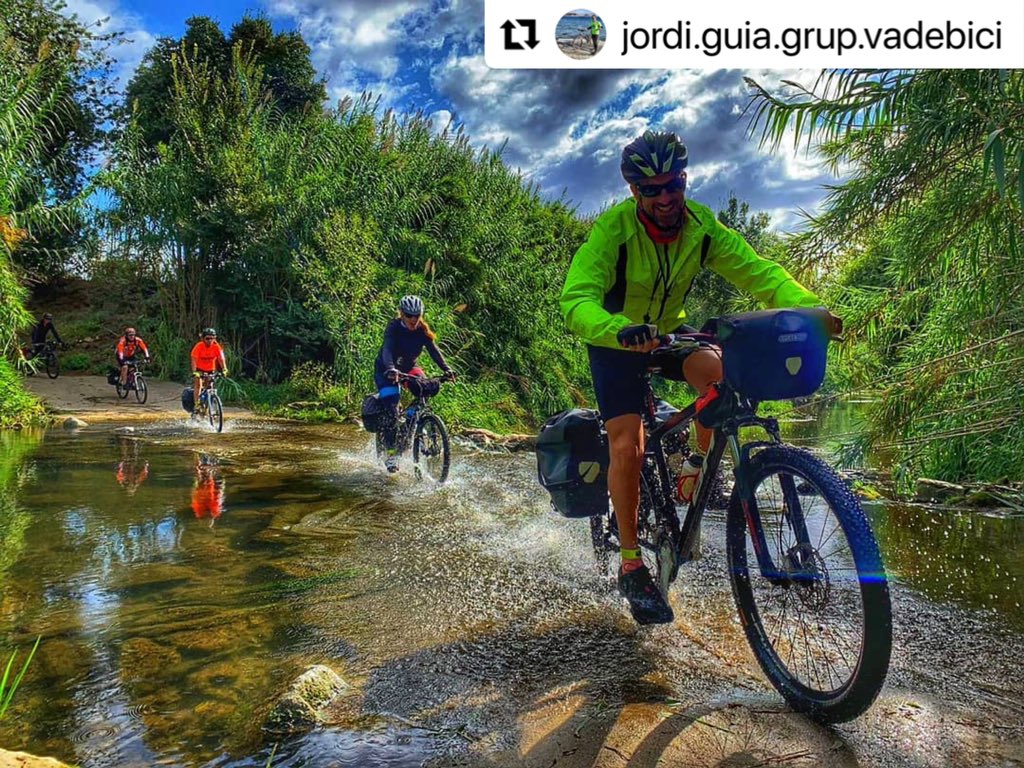 ajperalada's tweet photo. 🚶♂️🚴♀️El Consorci de @viesverdesgi ha iniciat una campanya per promoure el #civisme en aquest espais, amb la voluntat que totes i tots puguin gaudir d'unes rutes segures.
ℹ️https://t.co/HWzInKxMCD
📸 de Jordi Guia @vadebicigrup
#civismeviesverdes #seguretat https://t.co/Qo8HHAi99G