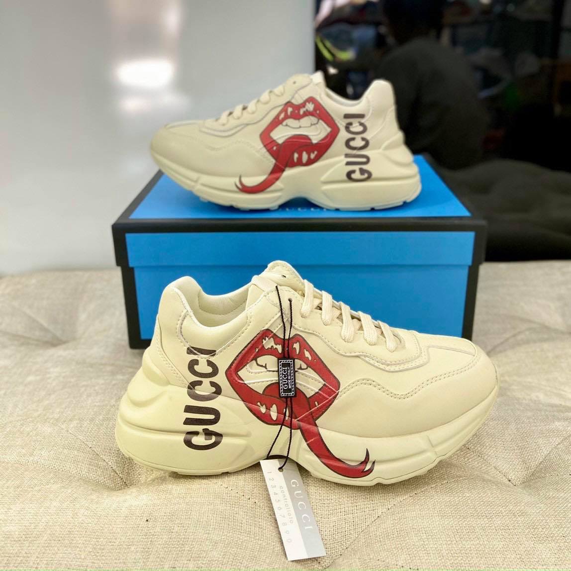 ThoiTrangLogan's tweet photo. Gucci Môi Super
Size : 36 - 43
Giá : 799k

Inbox shop tư vấn nhé ❤️❤️
——
#Thời_trang #Clutch #Clutch_nam #Thoi_trang #Bền #túi_clutch
#Tui_clutch #Ví_nam #Vi_nam #Ví_dài #Vi_dai #Ví_nữ
#Vi_nu #Rẻ #Re #Đẹp #Dep #Phụ_kiện #Ben
#Phu_kien #Chất_lượng #Chat_luong #Free #ship https://t.co/RnhaqmEjA7