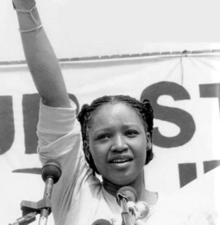 #IstandwithEFF against the #BrakenfellHigh racists 

Retweet if you agree