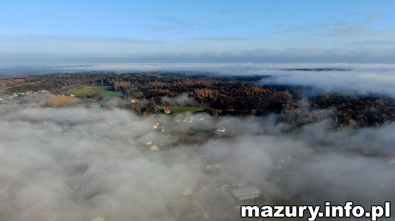 Od wczorajszej nocy Mazury są spowite mgłą. Miejscami bardzo gęstą.