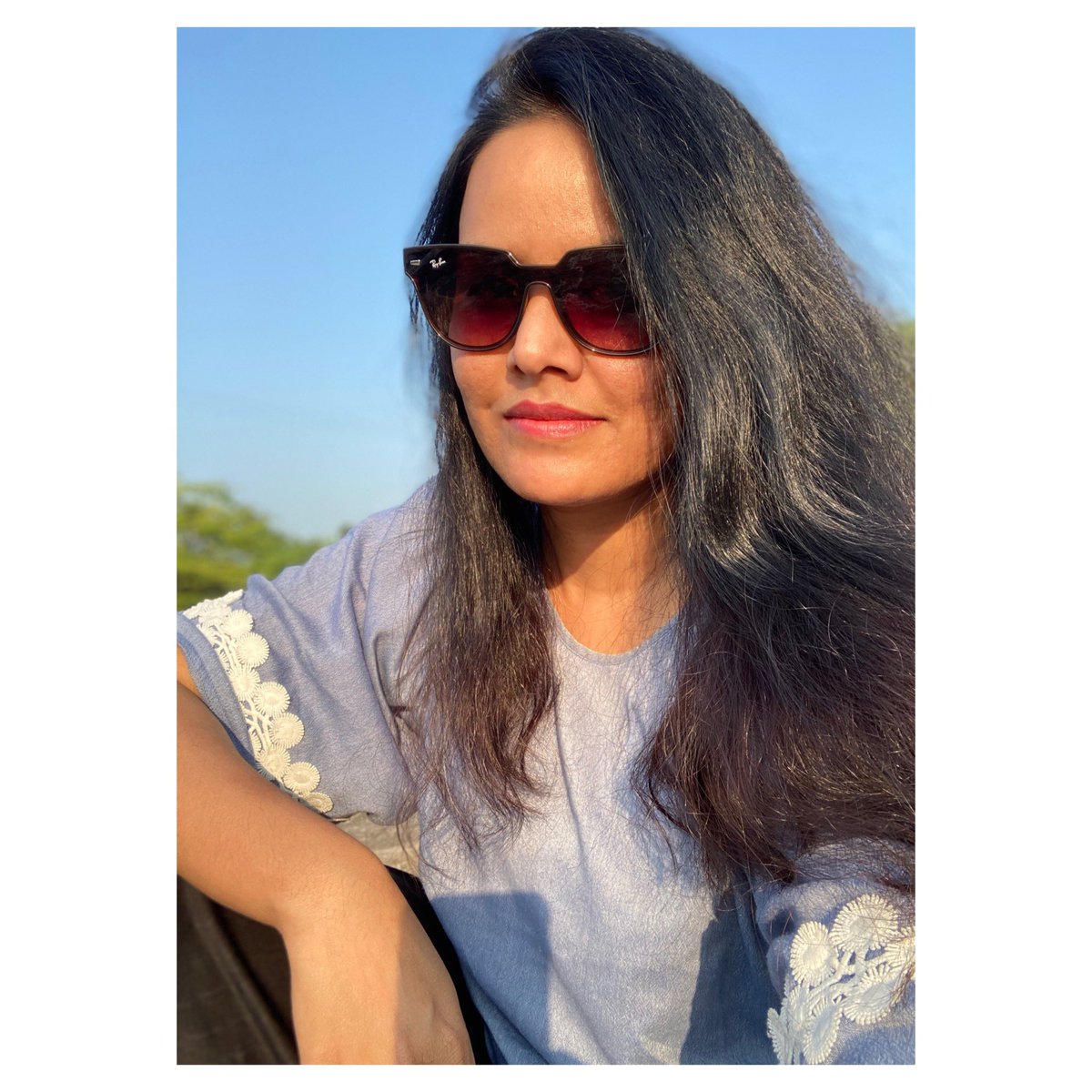 Live by the sun, Love by the moon ❤️❤️

#sayaliepankaj #candid #candidphotography #candidselfie #portraitselfie #portrait #love #sun #sunshine #sunnydays #outings #rayban #sunkissed #sunkissedhair