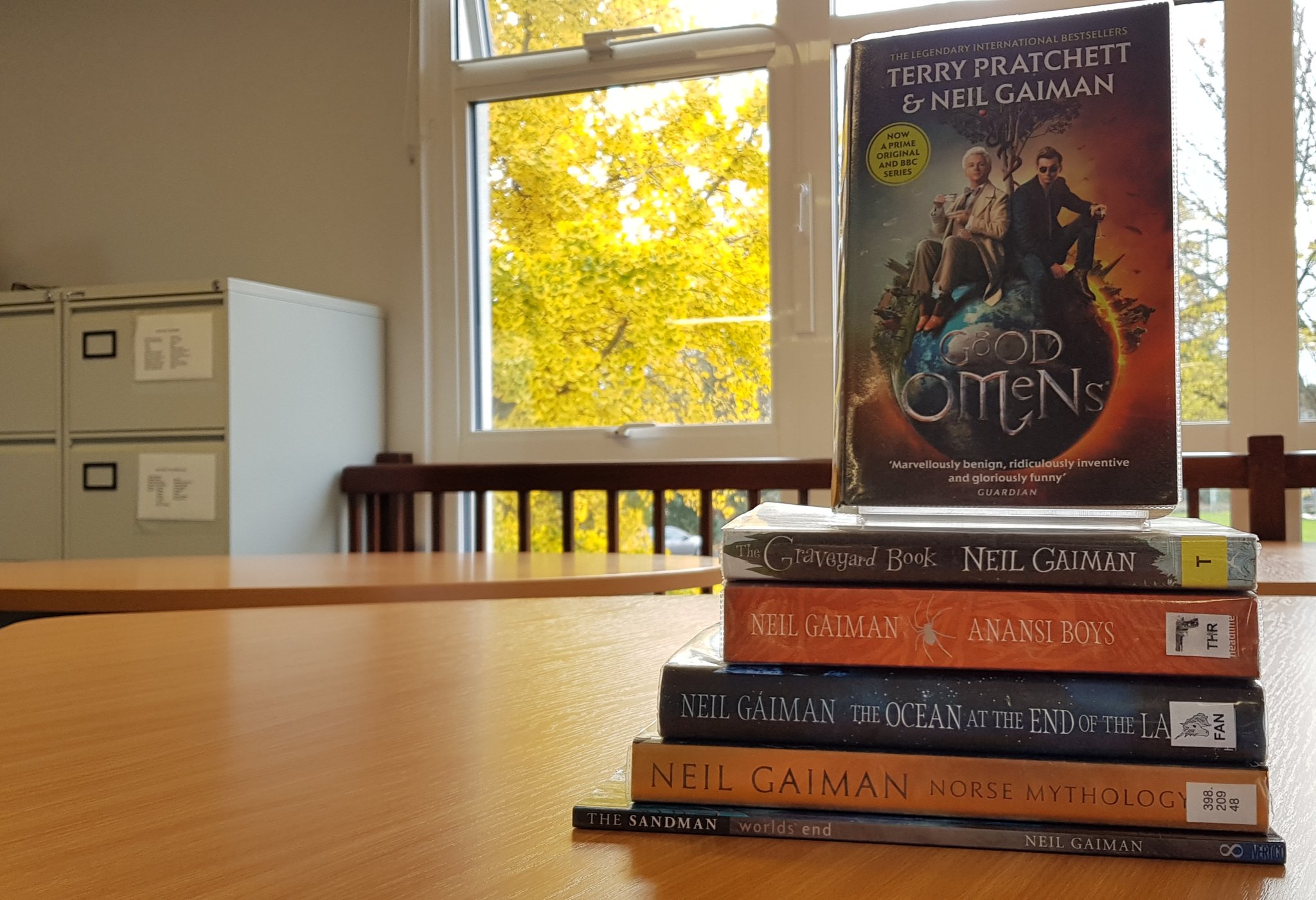 Happy birthday to the awesome Neil Gaiman! 