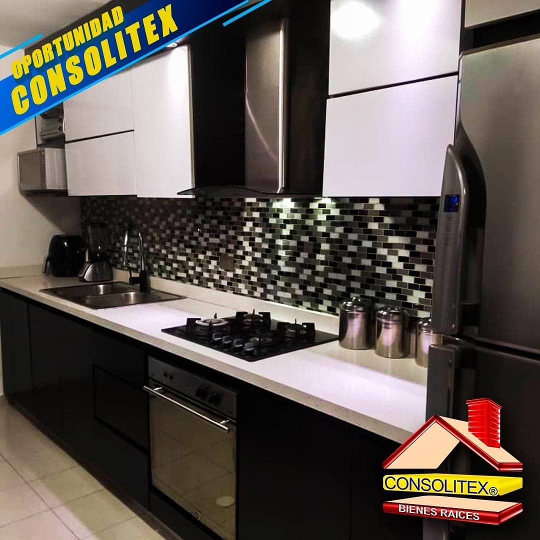 CONSOLITEX's tweet image. ¡INMUEBLE DE OPORTUNIDAD! Ubicado en Urbanización, Tazajal, Naguanagua. 
Cuenta con:
▪︎Pozo Propio 
▪︎64 Mts
▪︎Cocina empotrada moderna  equipada  con:  nevera, campana, horno más detalles al 0414-402.98.20