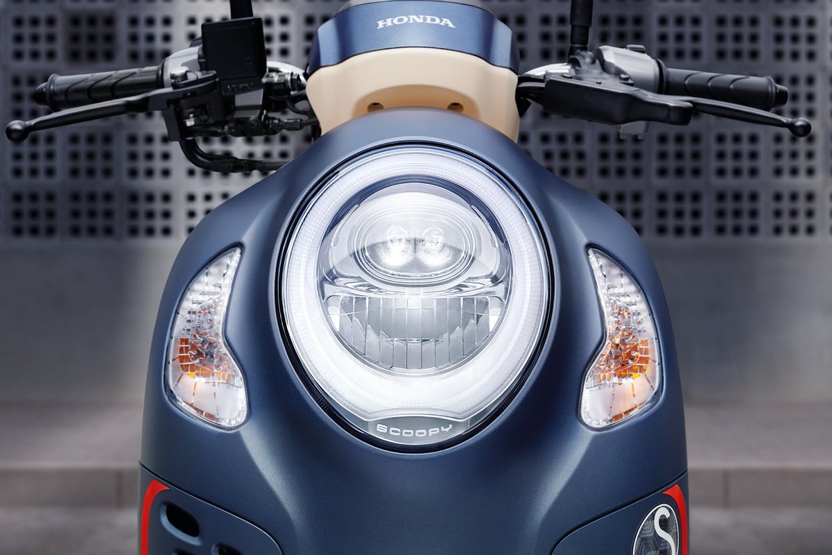 welovehonda's tweet photo. Dengan desain terbaru LED Projector Headlight dan Tail Light yang iconic dan modern, siap-siap untuk selalu under the spotlight kemanapun Brosis pergi!

#NewScoopy #MoveYouniquelyAhead #OneHEART https://t.co/UjynhkQSyT
