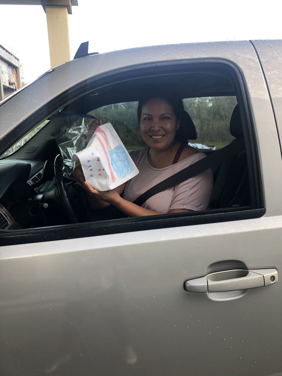 MeversEagles's tweet photo. Our servicemen and women enjoyed muffins for military today in the car loop! Thank you to all our veterans and active duty military for your service! ❤️🦅💙 #MeversEagles #MoveTheNeedle #CSUSAproud @gstickel https://t.co/KLzK9YSfx4
