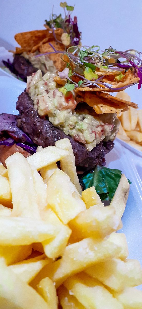 TheWrenchedExp's tweet photo. Burger Tuesday
#burgerchallange #burgerday #burgers #burgerporn #food #gourmetburgers #bunsout #foodarchitect #saca #foodie #chefsdiary #foodporn #foodgram https://t.co/ESNc3dM86a