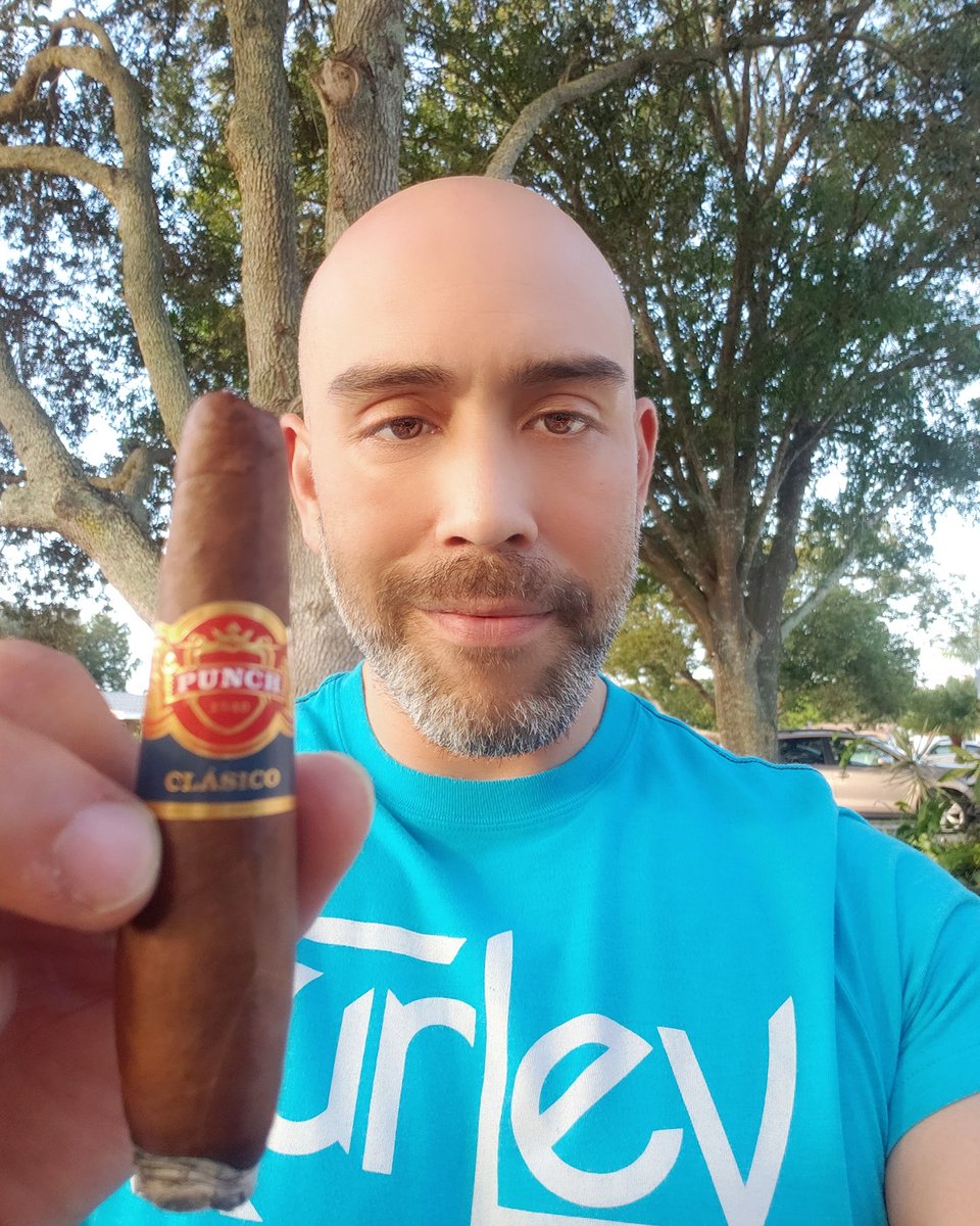 cdyer32's tweet photo. A @punchcigars  Clasico this morning. Hope everyone has a great one and Stay Smokey! #CIGARS #punchcigar https://t.co/rkRp9zfLbu