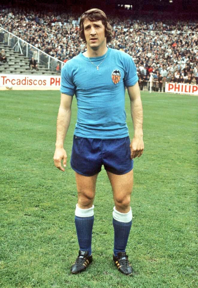 FOTOS HISTORICAS O CHULAS DE FUTBOL - Página 18 EmdvzjYXUAYmEPa?format=jpg&name=medium