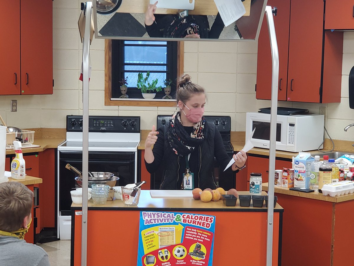 milliken1997's tweet photo. @zeps_fcs class today with a special guest chef @misshann21. We are getting hungry and learning alot. #peaches #greatclass #peachbread #remoteparticipation #remotecheckins
@juliharper https://t.co/XIjOUsrp2l