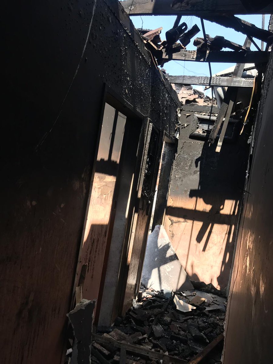 tiredfeminist_'s tweet photo. Hey guys I urgently need your help. One of my mom's student's house burned down and they lost everything. The mother is a single mom, she has a 4 year old boy and  5 and 10 year old daughters. If you can help in any capacity, please dm me.

Please Retweet for awareness.
🙏🏾 https://t.co/NpbbQa0TVz
