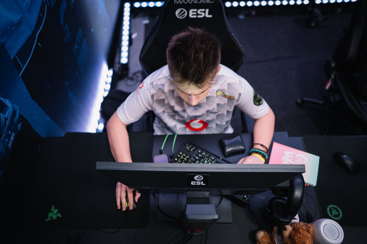 Mousesports On Twitter What S Your On The Desk Must Haves Apart From The Gear Phone Wallet Hand Warmers Notebooks Chewing Gums Or Even Some Kind Of Lucky Charm Readywillingable Https T Co 0jlvbjcysu