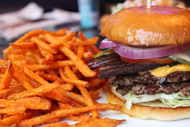 We might not get the patio weather we hoped for tonight, but that doesn't mean you can't get your #KirkwoodBarChi favorites brought to your door! 🍔🍻 Just visit kirkwoodbar.com to order carryout and delivery! 🚗