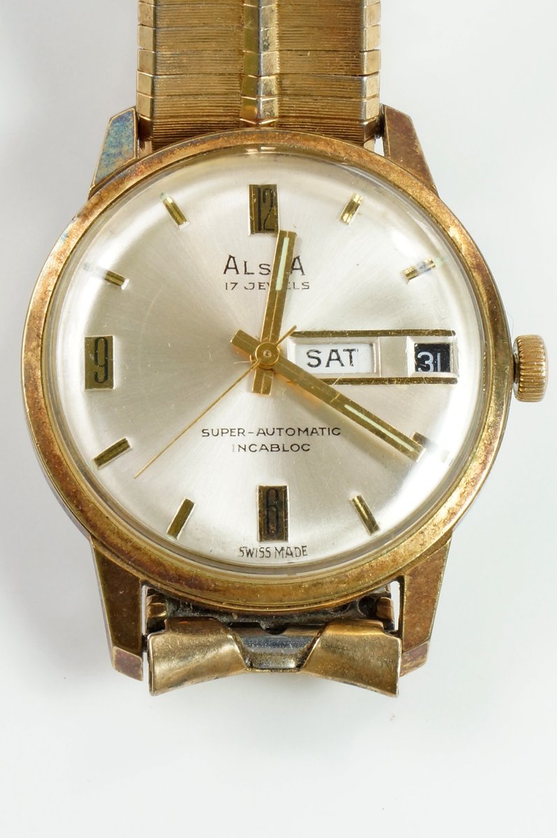 Tin_Can_Alley's tweet photo. Last Chance! This Swiss Watch has bids and will sell.

#Vintage #Swiss #ALSTA 17 Jewel Watch Super Automatic #Incabloc JB Champion Band https://t.co/KibChKrQv1

 300 items on our eBay https://t.co/p2xBQBp751 

Facebook https://t.co/TWkzljBcOz

#SwissWatch #ALSTAwatch #Switzerland https://t.co/DKmrmA1dHu