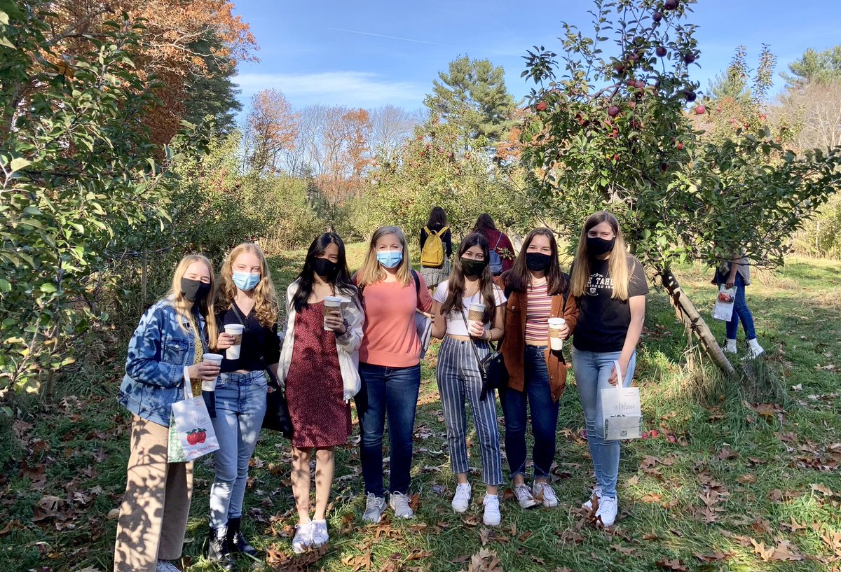TheNUinProgram's tweet image. We love learning and taking adventures! The Green Line Community has been quite busy engaging in conversations around race and ethnicity, taking hikes and tours, and picking and eating delicious apples. Cheers to even more programs and bonding opportunities in November. #NUin2020