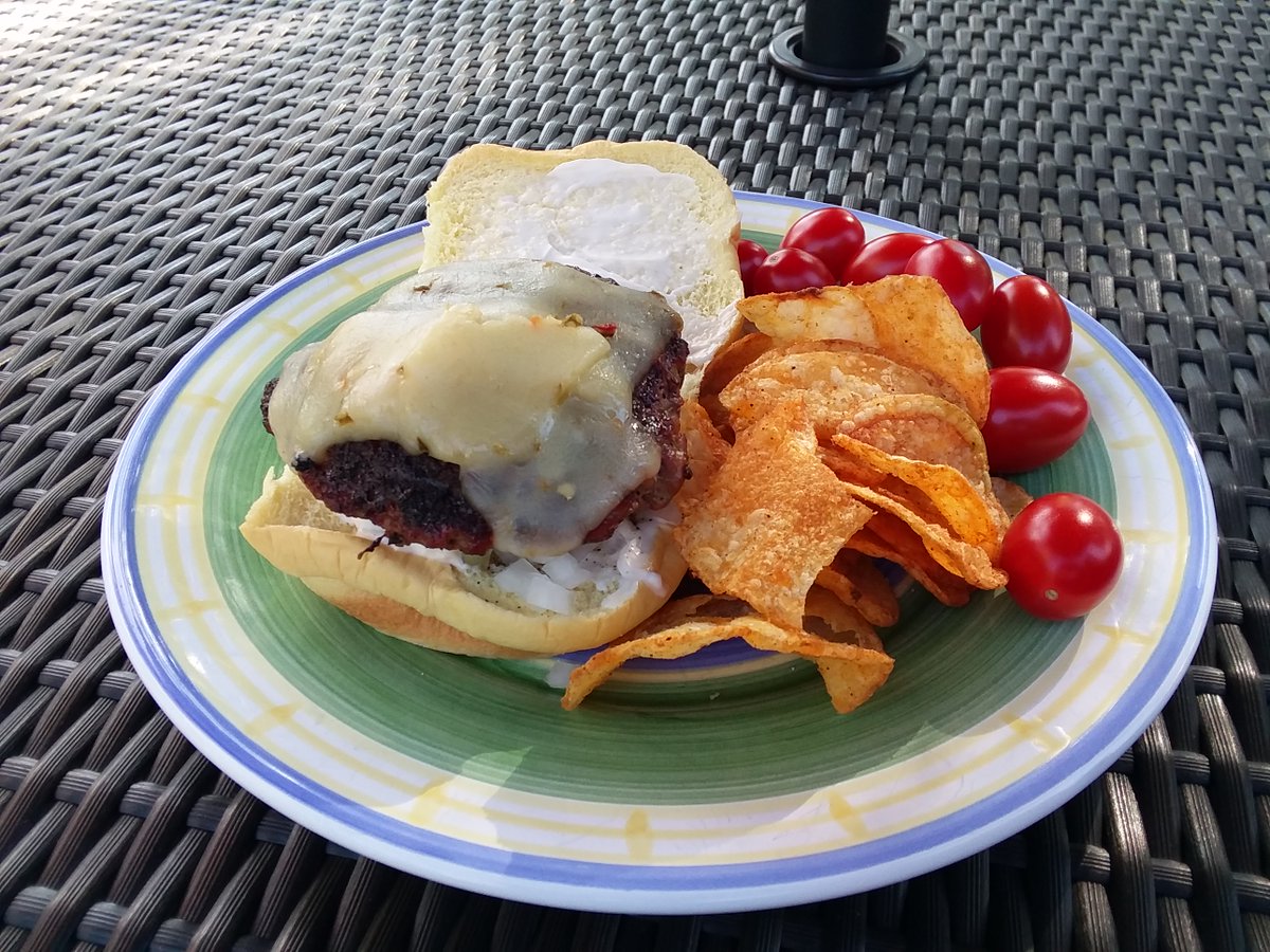 nduley's tweet photo. Mid-day, mid-week, mid-November, mid-70s 📅🍂🍁🌡🍔🌭 cookout #WhatIs2020 https://t.co/d1yNKlTPQX