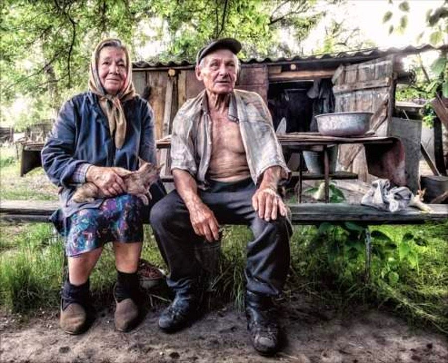 Можно сейчас жить в чернобыле. Чернобыль зона отчуждения самоселы. Самоселы в Припяти. Чернобыль люди которые там живут. Чернобыль люди живущие там.