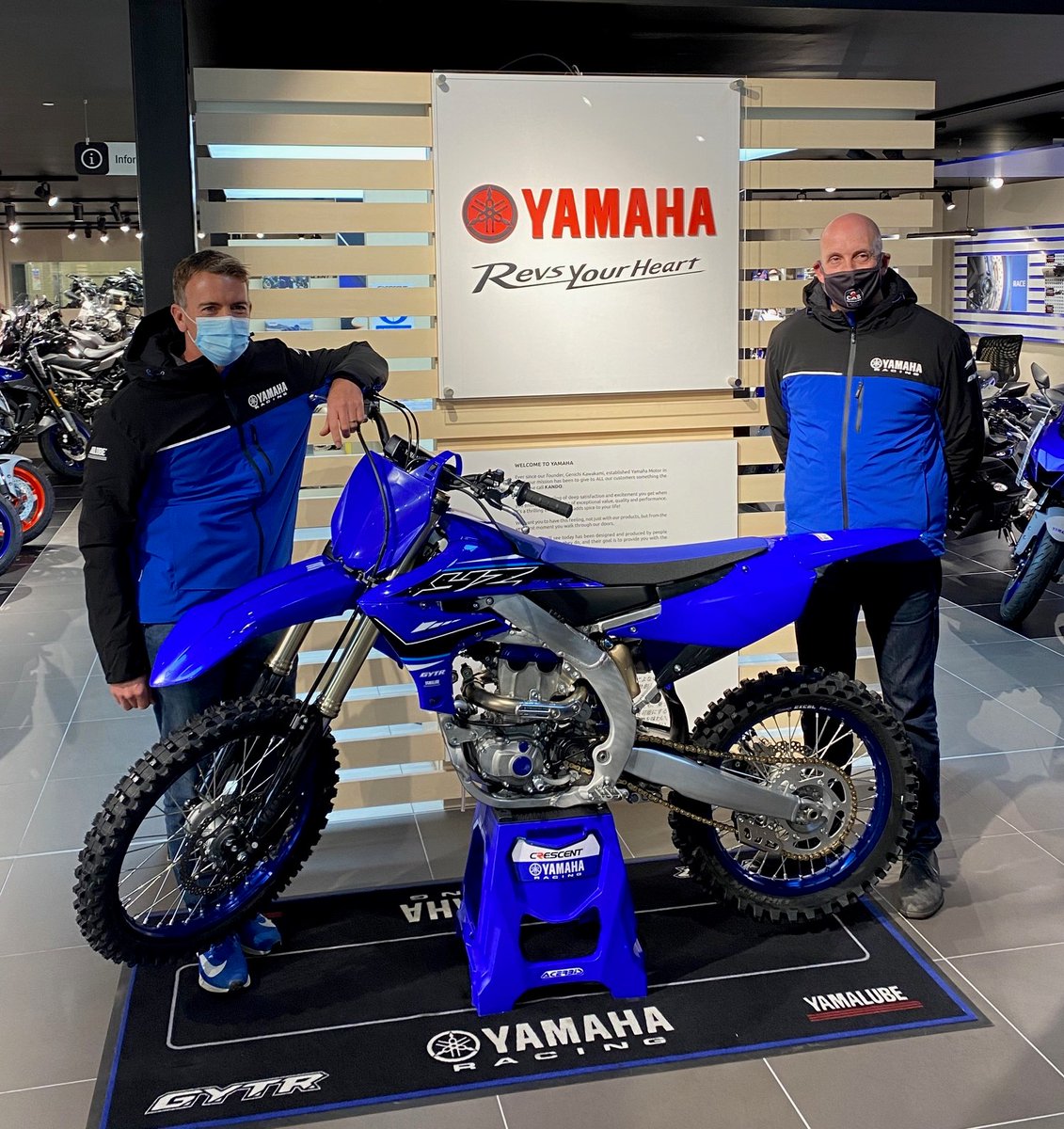 Cab Screens MX are extremely proud to announce that in 2021 they will be using Yamaha machinery. Cab Screens becomes the official Yamaha UK MX1 Team and will be known as Cab Screens Crescent Yamaha