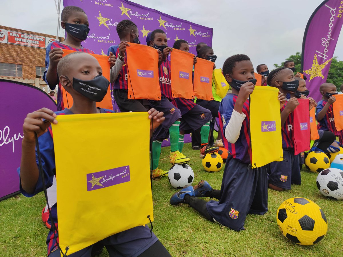 jerrysikhosana's tweet photo. Since we couldn't host the Annual Jerry Sikhosana Winter Games for junior teams due to lockdown this year. This afternoon in partnership with @Hollywoodbets we gave the boys some equipment to keep in shape until we can play together again
#LegsofThunder https://t.co/mWH5MpMLBp
