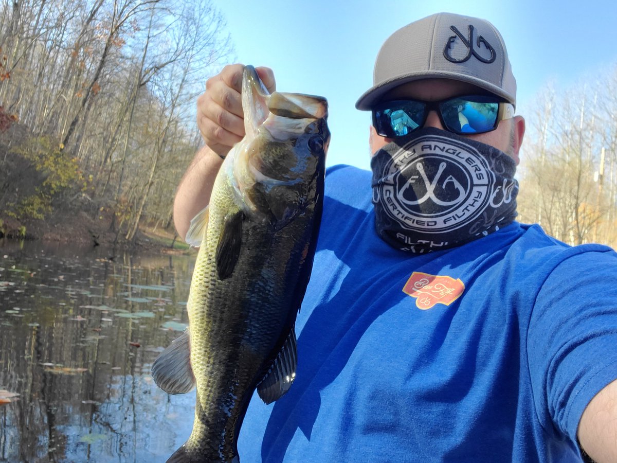 hayseed_fishing's tweet photo. 4 lb 7 ounce biggen on a natural shad donkey snatcher from @VenomLures #getvenomgetbit #filthyangler #certifiedfilthy #getoutandfish https://t.co/lchzI3zJsw