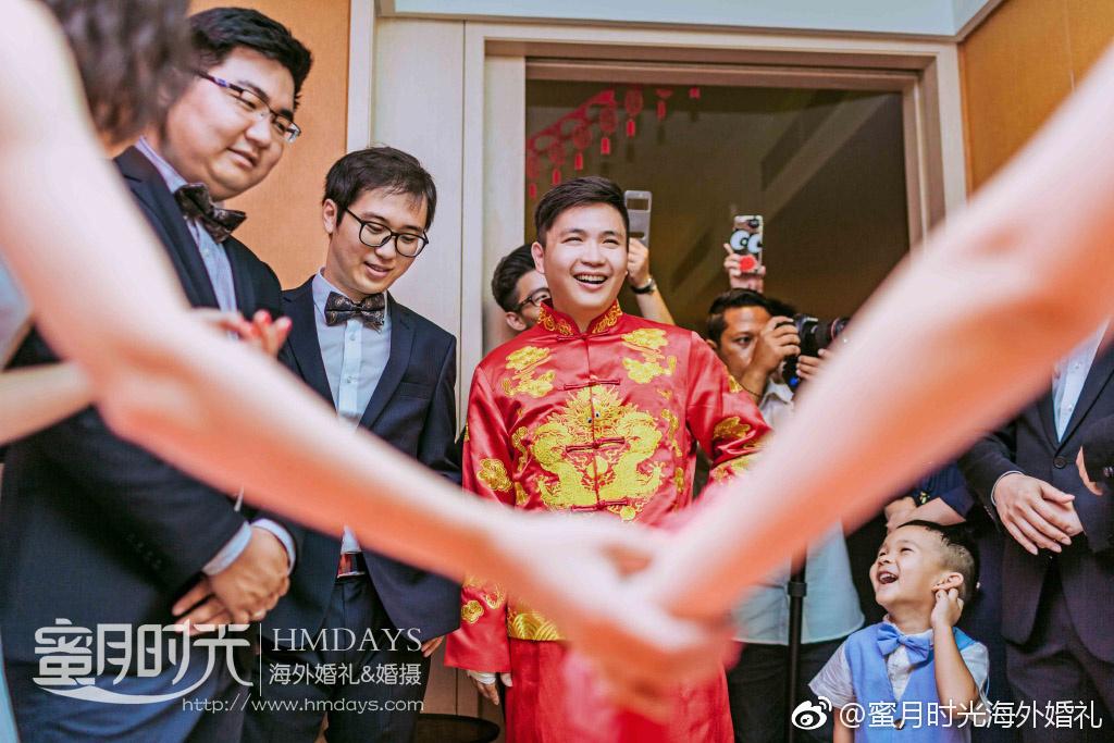 Hmdayswedding's tweet photo. 峇里島港麗無限教堂婚禮 infinity chapel conrad bali，一群好玩的閨蜜基友，迎親過程捧腹又感人，畫面感極強。姐妹團兄弟團活潑又可愛，迎親遊戲為婚禮增加了無比的樂趣！ 海外婚禮  *婚慶  
----
we-chat: hmdays999 or hmdays-wendy
email: service@hmdays.com
web: htt... https://t.co/BRmhVmrPEx