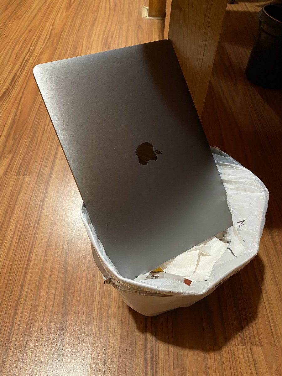 ltfpeter's tweet image. My MacBook Pro 2017 #AppleEvent