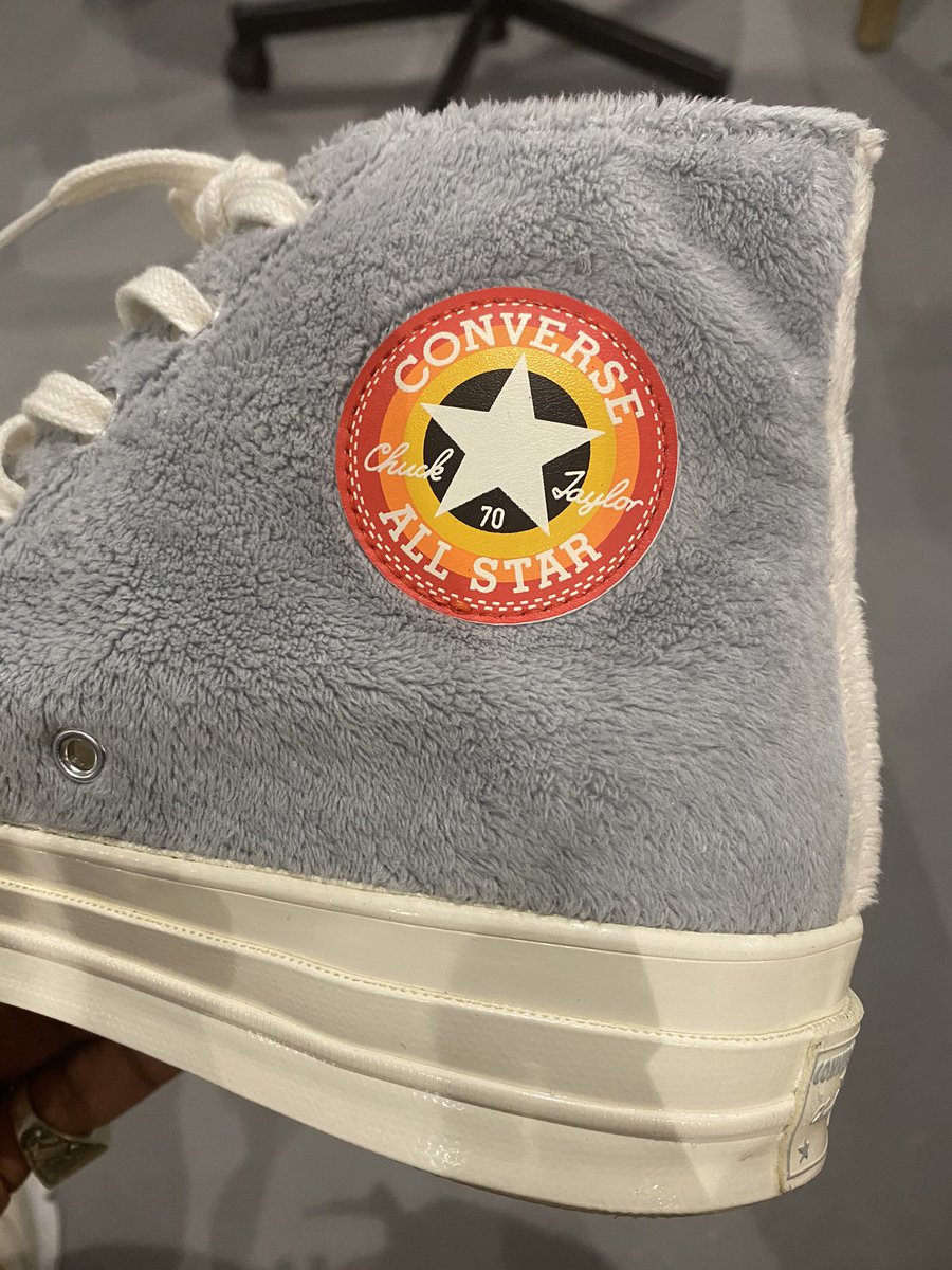 CaminoTV's tweet photo. La Converse 70 X Bugs Bunny 🤤🔥

https://t.co/nBTFz7qYoQ

La matière et les finitions sont folles pour 100€ ! On veut plus de collab dans le délire🤝✨ https://t.co/OxzKlWCEFu