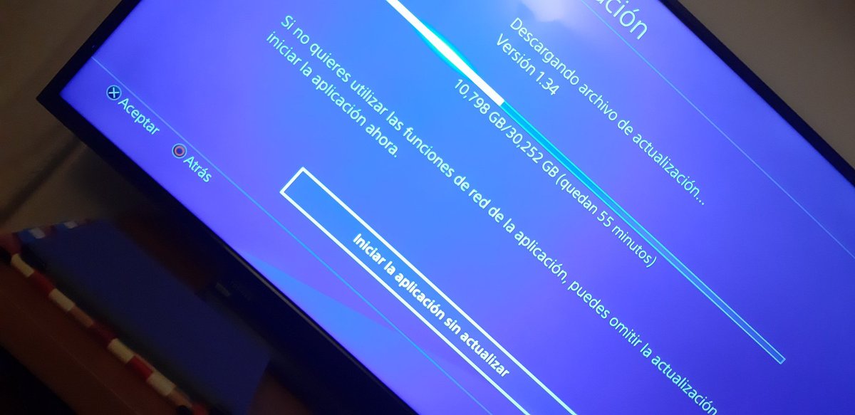KarlitroosH's tweet photo. A la espera...😴😪 #Ps4Pro https://t.co/3PuElKcTGt