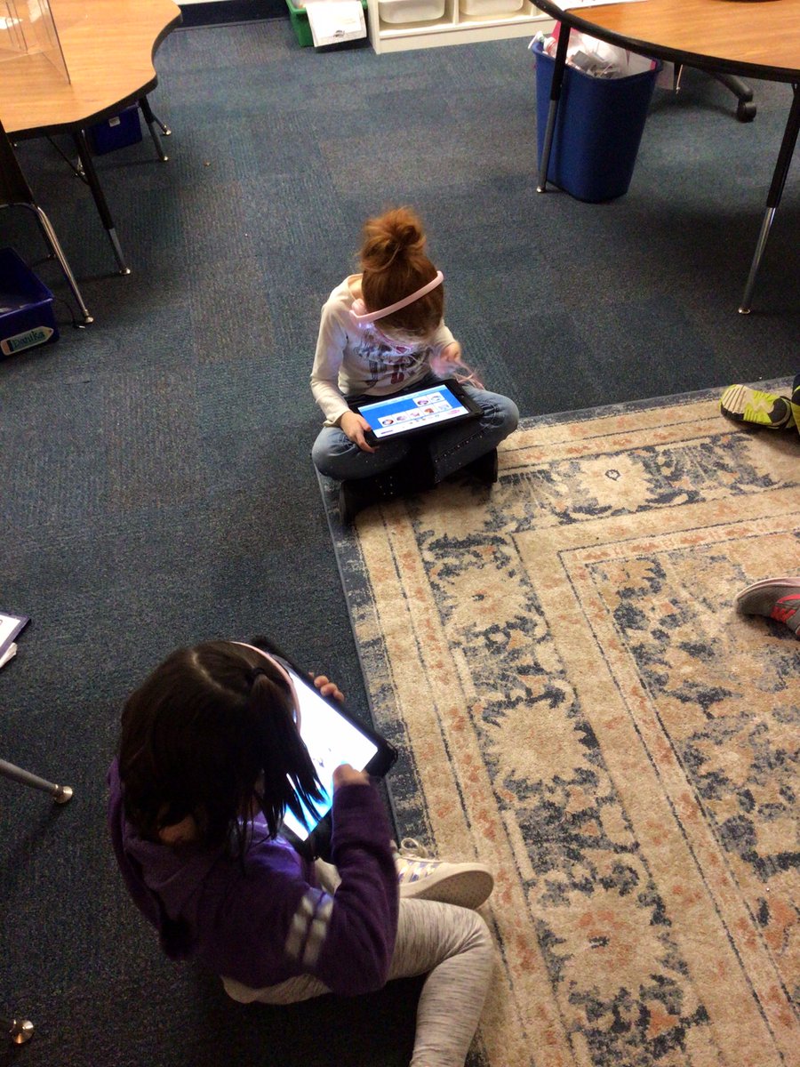 williamsrus5's tweet photo. Students in @rivsam16 kindergarten working hard exploring pebble go @MaplewoodElemen @NKCSchools @NickpettitNKC #nkclibraries https://t.co/P2PnOYhYE5