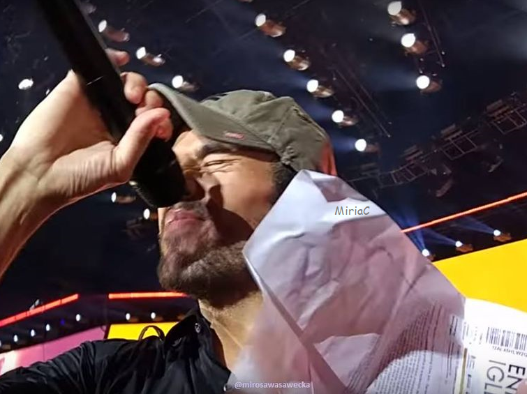 <a href="/enriqueiglesias/">Enrique Iglesias</a> Enrique Iglesias  ..... No puedo vivir sin ti (live) 😭