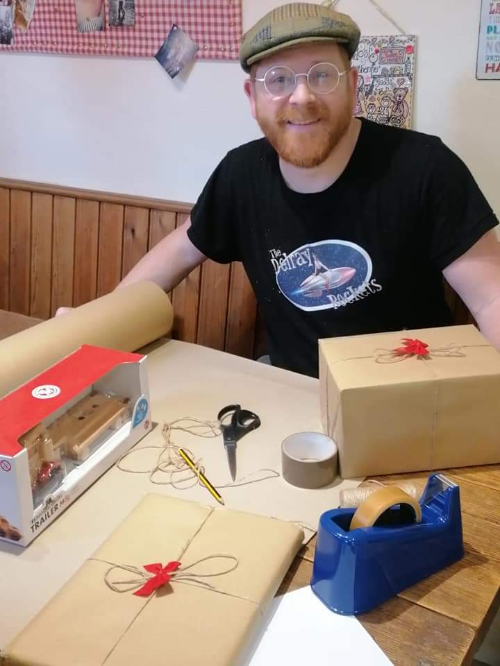 ginger_toys's tweet photo. Just wanted to show you how you'll receive your orders...
FREE personal delivery will arrive in a FREE yellow or red bag...
Postal orders will come wrapped in brown paper and tied with string.
Don't forget FREE delivery locally. #Covid_19 #shoplocal #independentshop #Worcester https://t.co/h1UakEbN0C
