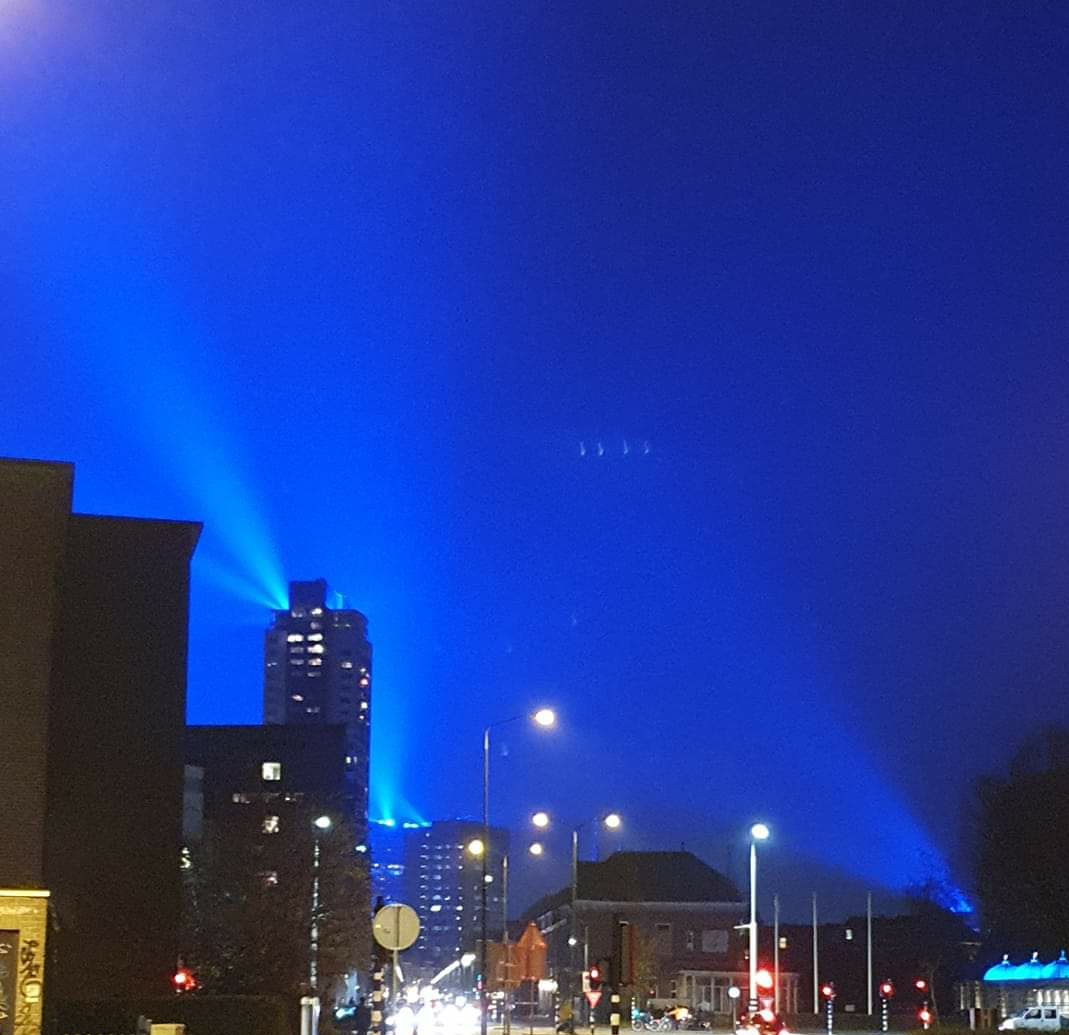 Paarse lucht in Eindhoven #GLOW #Eindhoven