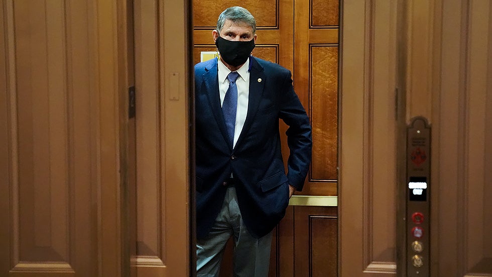 PeoplesParty_US's tweet image. "50-50 means there's a tie (in the Senate). I will not vote to ending the filibuster or expand the courts" said Joe Manchin on Monday. He added the Green New Deal, and 'all that socialism' is not who we are as the Democratic Party" #OnePartySystem
bit.ly/3n9g9lF