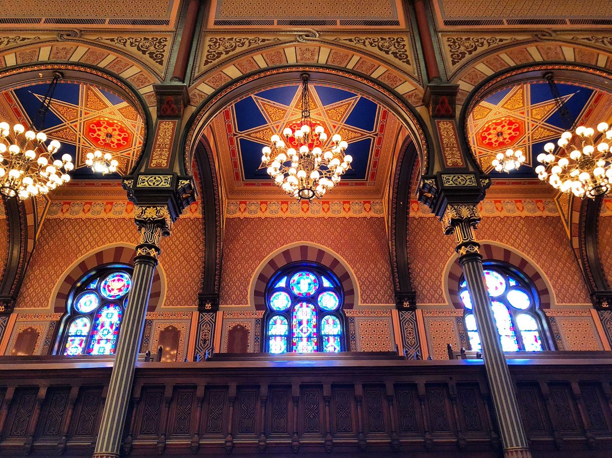 The sheer scale of life, culture, the diversity of its communities, the numbers &astounding vigour of American jewry means its architectural legacy is also a wonder 2 behold, here the masterful polychromatic decorative scheme of the NewYork Central Synagogue, Henry Fernbach, 1872