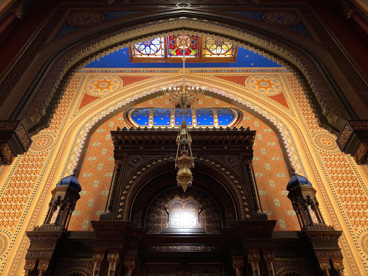 The sheer scale of life, culture, the diversity of its communities, the numbers &astounding vigour of American jewry means its architectural legacy is also a wonder 2 behold, here the masterful polychromatic decorative scheme of the NewYork Central Synagogue, Henry Fernbach, 1872