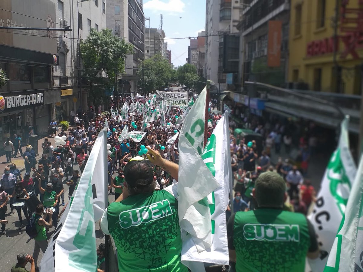 LORENACASASDIA1's tweet photo. Suoem en lucha!
#NoAlCongreso
#LlaryoraMiente https://t.co/ZSwgbVnt2k