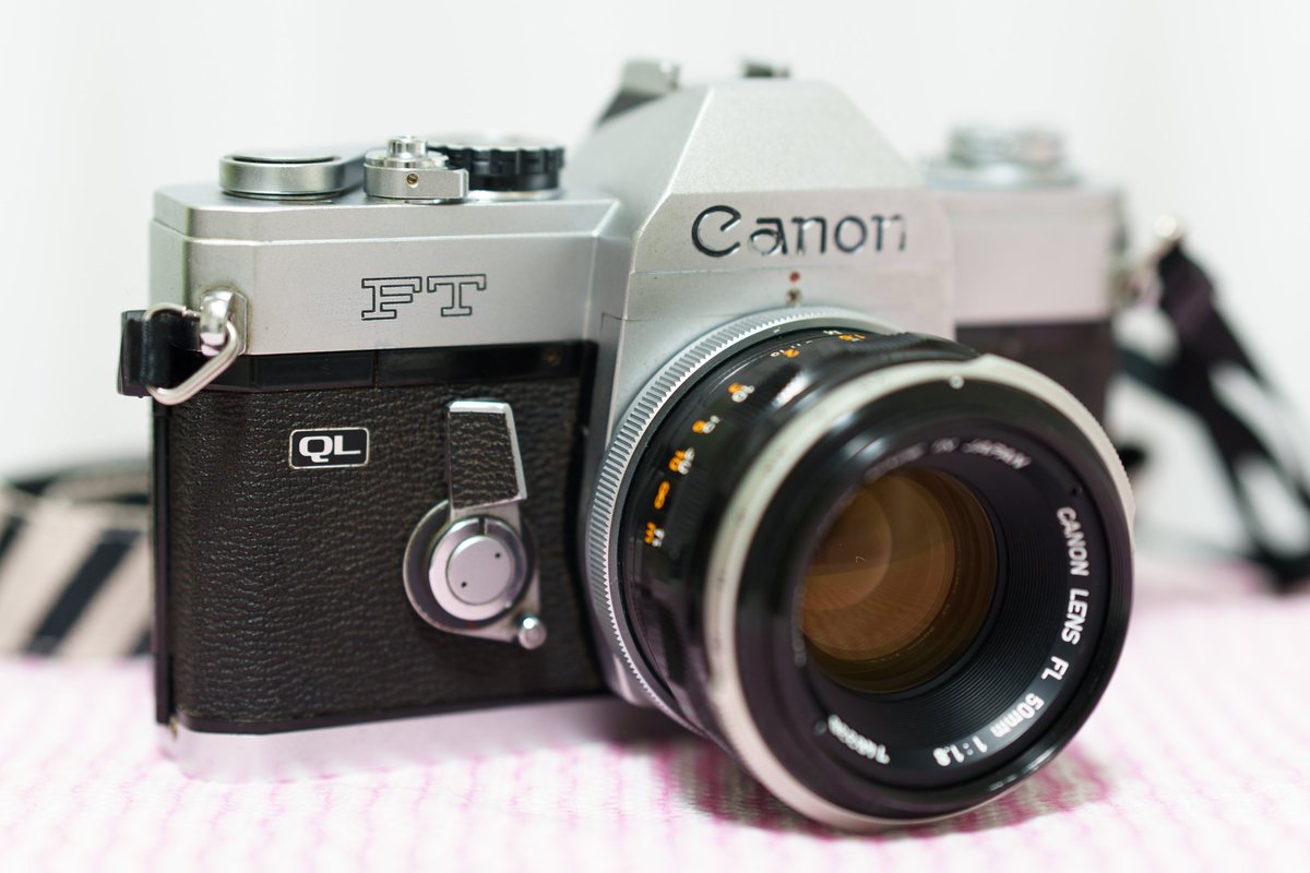 masu31030's tweet photo. CANONの「FL 50mm f1.8」と「FT QL」ゲット、初のキャノン機。
露出計も動いた。(精度は知らない)
ジャンクは最高だなっ!!
#Canon #FTQL #オールドレンズ #フィルムカメラ #カメラ好きな人と繋がりたい https://t.co/OQ4umPmZSg