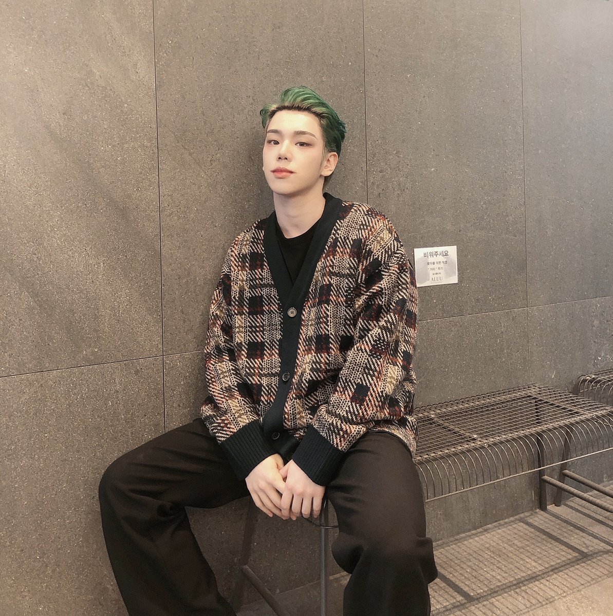 official_ACE7's tweet photo. [#에이스_김병관]
Late halloween👻👻
조금 늦었지만 히히😈
#에이스 #초이스 #나이스 https://t.co/CIWZj1eXkO