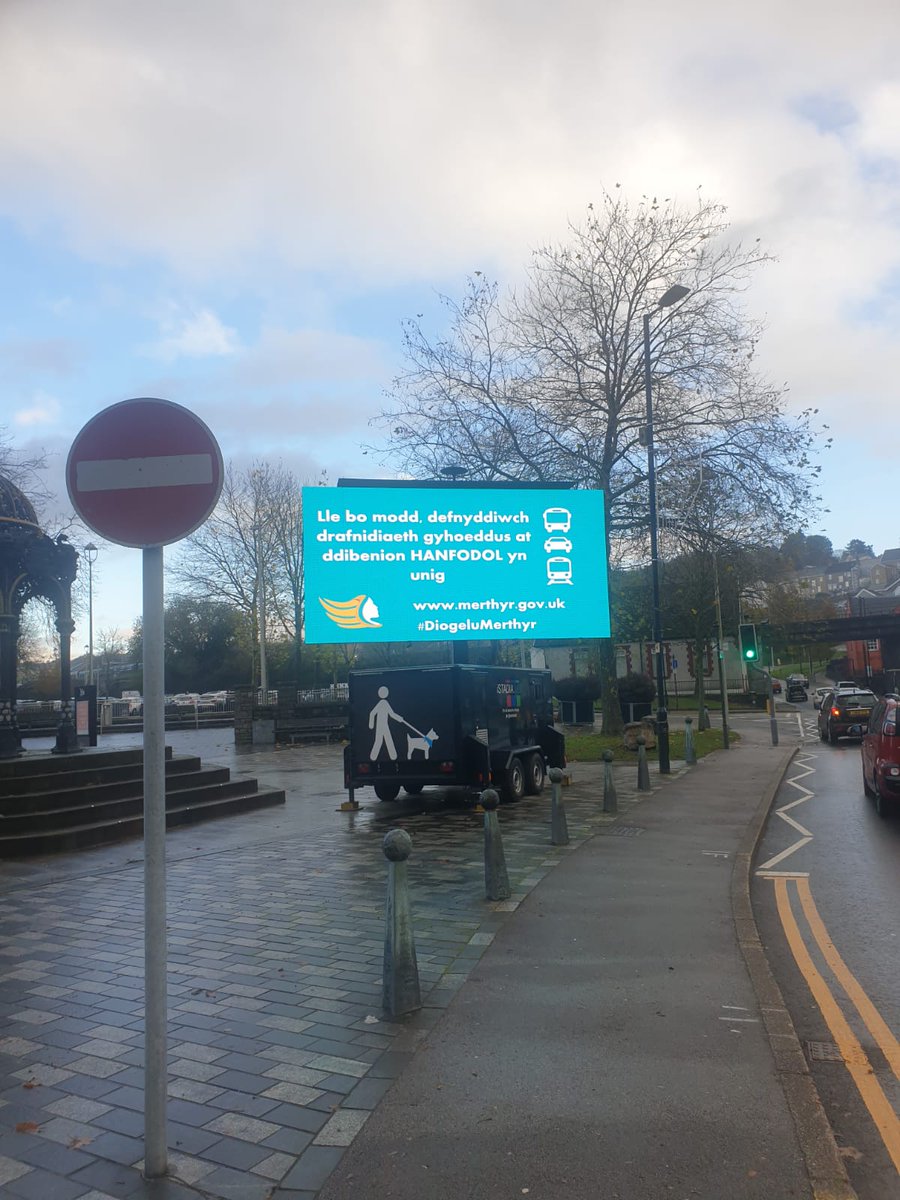 istadia's tweet image. We have noticed alot more people on the roads today since welsh lockdown has opened. So that means more people seeing the outdoor led screens in @MerthyrCBC advising people about the dangers of #COVID19 #StaySafe #mobileled #mobilemessaging