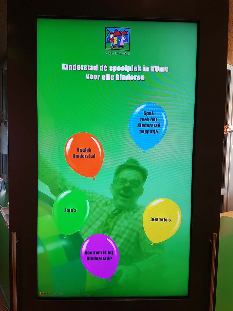 ClownPowie's tweet photo. Powie mag de #kinderen nog niet vermaken in het #ziekenhuis. Als hij dan 'op de koffie' gevraagd wordt, is er een verrassing: een splinternieuwe #lichtzuil voor op de IC afdeling. #Kinderstad wordt onder de aandacht gebracht met ... Powie op het 'startblad'. Powie is vereerd! https://t.co/AGgoqhP4l5