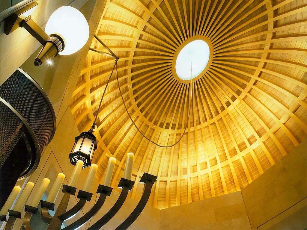 And the buttoned-up elegance, dare I say Wasp-y-ness of the Edmond J. Safra Synagogue, by Thierry W Despont, 2003