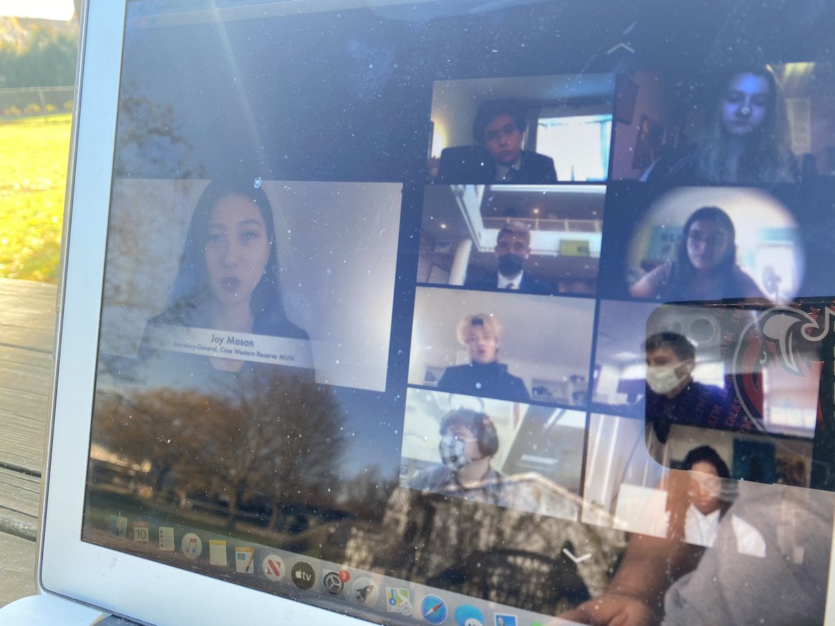 MentorModelUN's tweet photo. Enjoying Mentor MUN President Emeritus @joymason_ speak on the value of MUN to current President @Srfree2003 Rock on, Madam Presidents! #onceacard @CleWorldAffairs https://t.co/hYVcy6b6vl