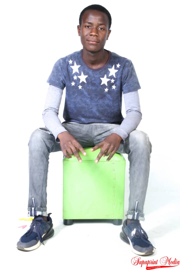 lizmaggz's tweet photo. It is with a heavy heart that I ask for your assistance, if  anyone has seen my brother, Sikhumbuzo Ncube(17) please contact me on +263777771546 or my sister on +263 78 598 5041. He was last seen on Sunday evening
Wearing the same clothes in Hatclif Extension, Harare. https://t.co/vr2PwlJfup