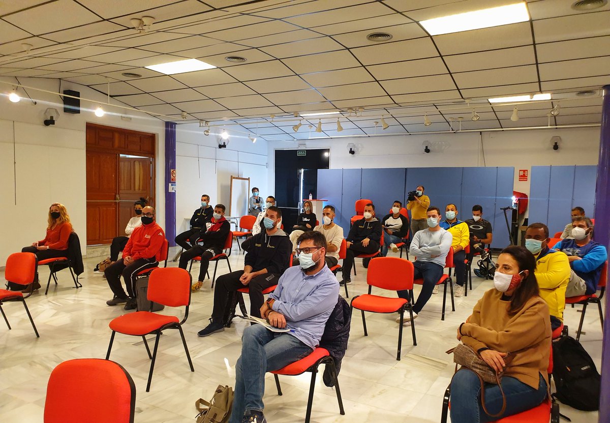 AytodeCaravaca's tweet photo. ℹ El equipo de rastreadores integrado por 23 trabajadores del Ayuntamiento de #Caravaca comienza su labor este miércoles como medida de choque para ayudar a frenar la pandemia en el municipio.

 ➕ INFO.: https://t.co/1mq6o5s9rQ

#FuerzaCaravaca
#ConResponsabilidad https://t.co/JoSrauVtu9