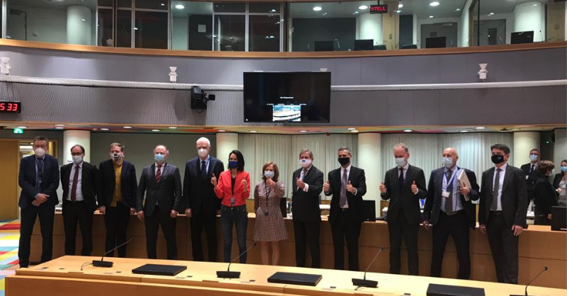 EUCouncilPress's tweet image. It&apos;s a deal! @EU2020DE and @Europarl_EN reach political agreement in talks aimed at securing the EP&apos;s consent to the next 7-year #EUbudget.

➡️The deal will now be submitted to member states for endorsement with the rest of the MFF and recovery package.

👉europa.eu/!XC63cy