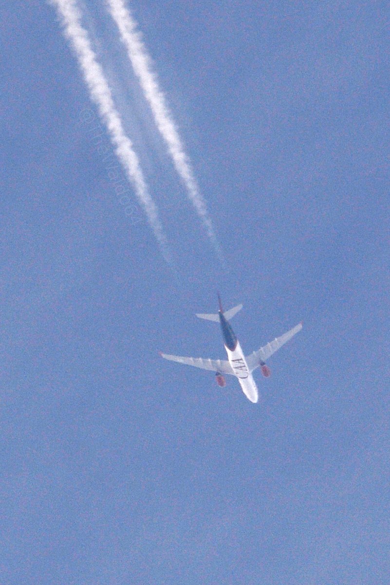 TheWaldo64's tweet photo. Vuelo de pruebas (#AirEuropa 001) de este avión antes de su entrega a la compañía #flyCAA. Tuvo una duración de 2h17 desde el Aeropuerto de Palma de Mallorca. Visto desde Menorca a nivel de vuelo 310.
>Ayer, 9 noviembre 2020
>#Airbus #A330-243 (#A332)
>EC-LQO https://t.co/K4sYqjEPJM