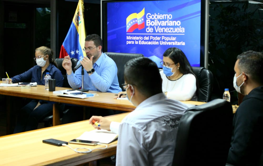 soyCesarTrompiz's tweet photo. Cumpliendo todas las medidas de #BioSeguridad desarrollamos el Directorio del @MPPEUVEN, reafirmamos la unidad indisoluble para la transformación cualitativa que nos ha pedido el Pdte @NicolasMaduro. 

#VivaLaPatriaGrande https://t.co/5DTZAMyp7X