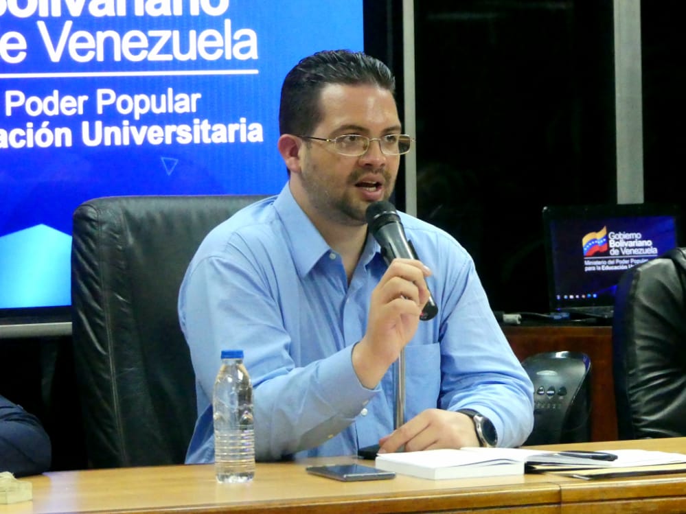 soyCesarTrompiz's tweet photo. Cumpliendo todas las medidas de #BioSeguridad desarrollamos el Directorio del @MPPEUVEN, reafirmamos la unidad indisoluble para la transformación cualitativa que nos ha pedido el Pdte @NicolasMaduro. 

#VivaLaPatriaGrande https://t.co/5DTZAMyp7X