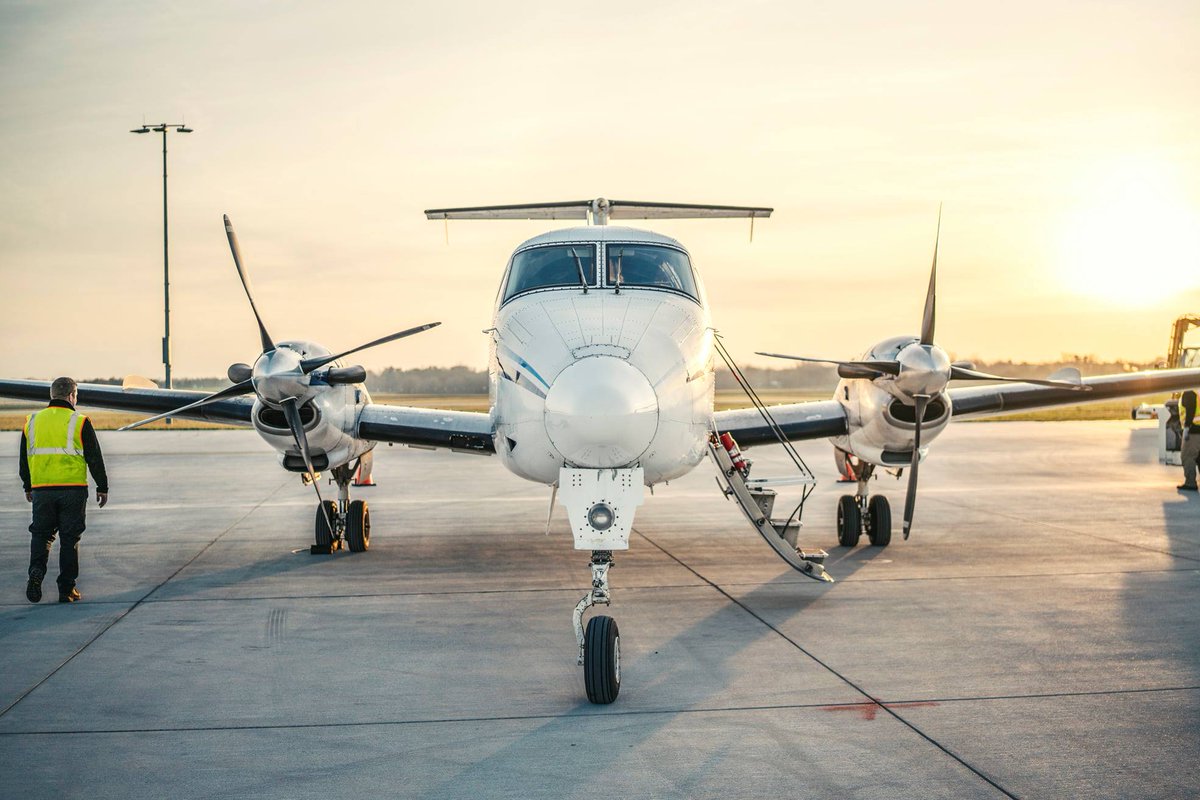 Ameriflight's tweet photo. Pretty bird ✈️🤩
#Beechcraft #BE1900 #avgeek #aviationdaily

Photo by: James Fleishel https://t.co/4TAY1xFiJX